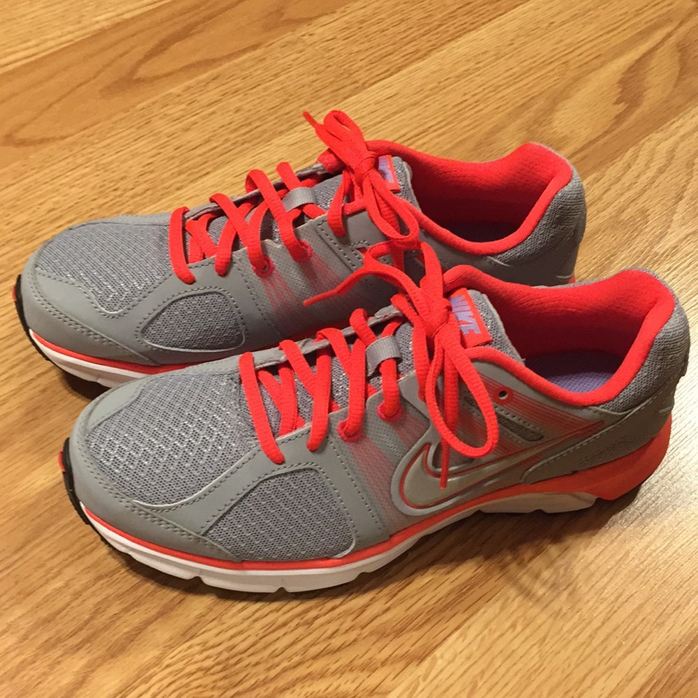 Nike Tennis Shoes
